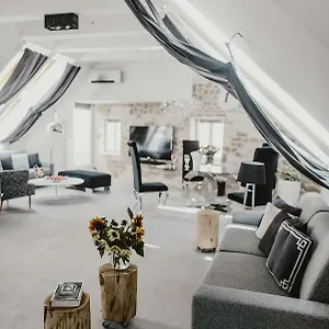 Coco Chanel Boutique By Goodnite Cz Apartment Brünn